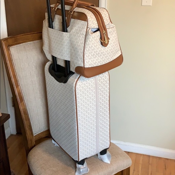 Michael Kors Carry On Luggage Trolley Vanilla - Picture 12 of 12